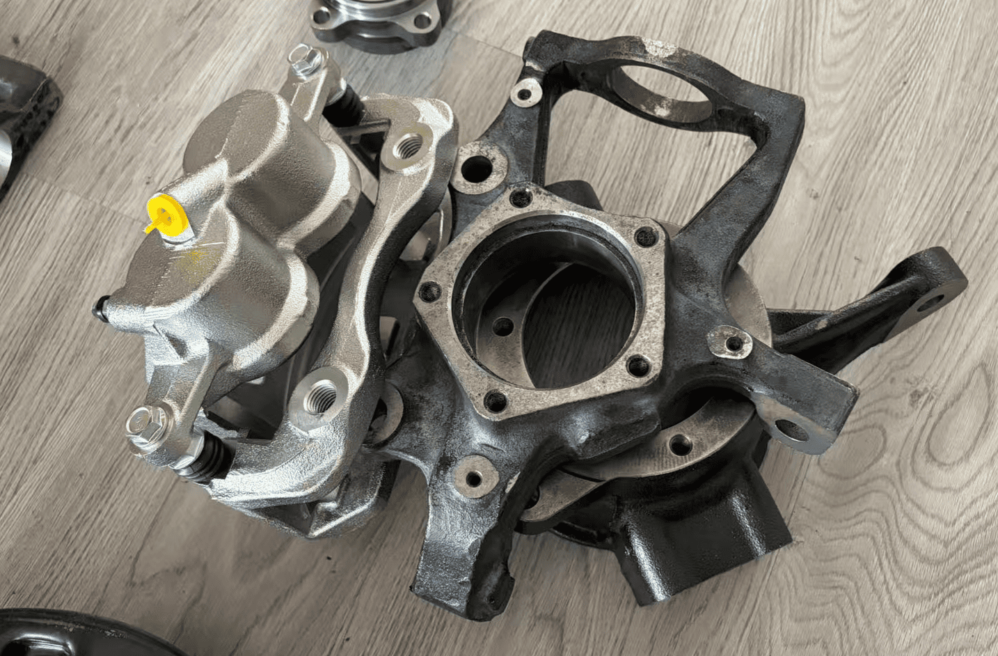 Brake caliper mounting holes and structure options for different dimensions